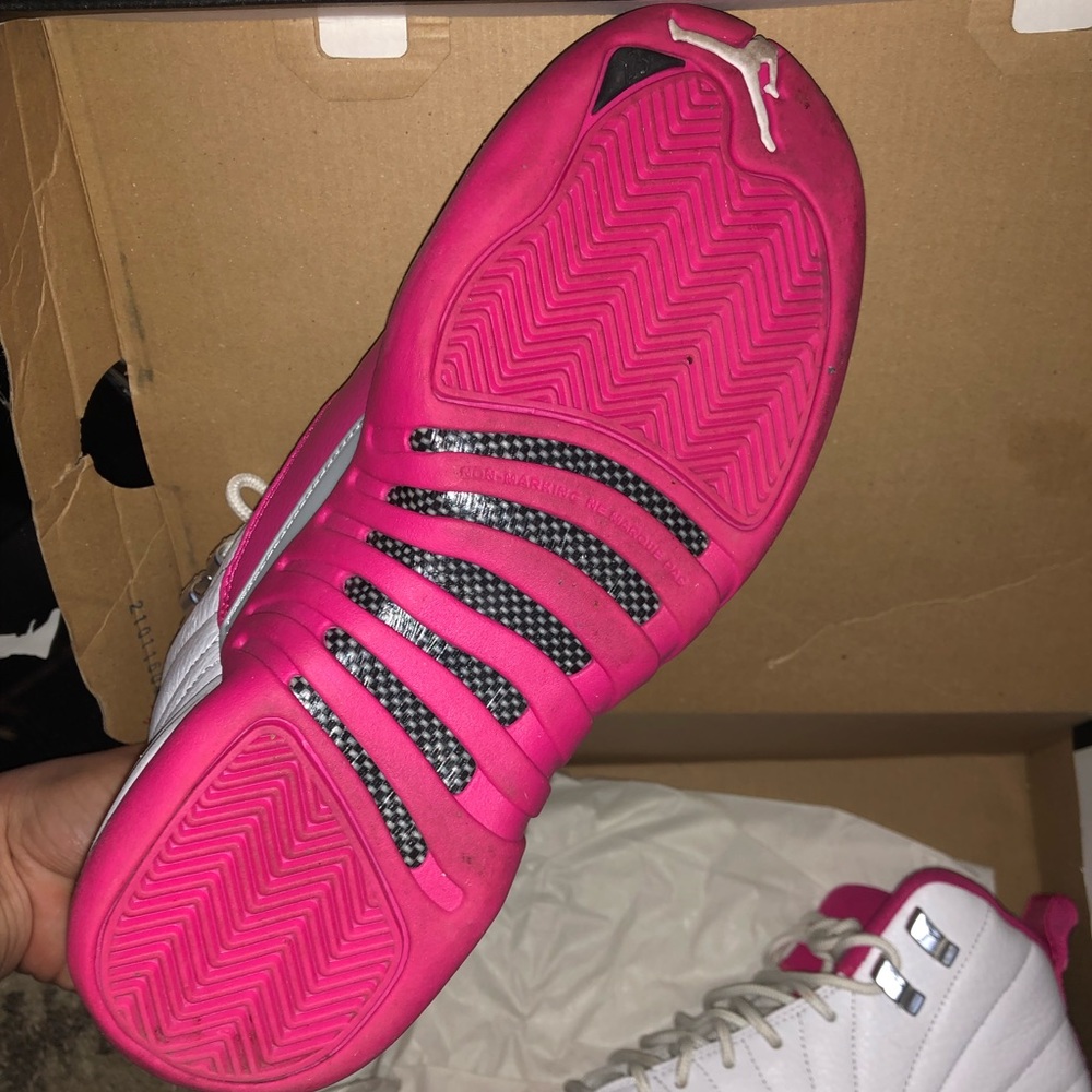 JORDAN 11 ViVID PINK